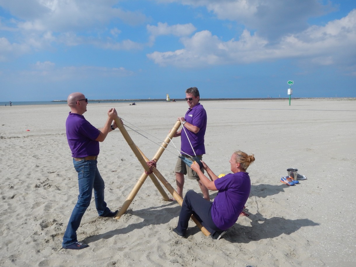 katapult schieten bij Expeditie Robinson